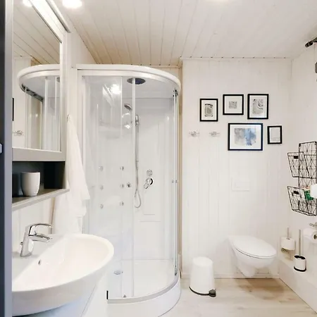 2 Bedroom Beautiful In